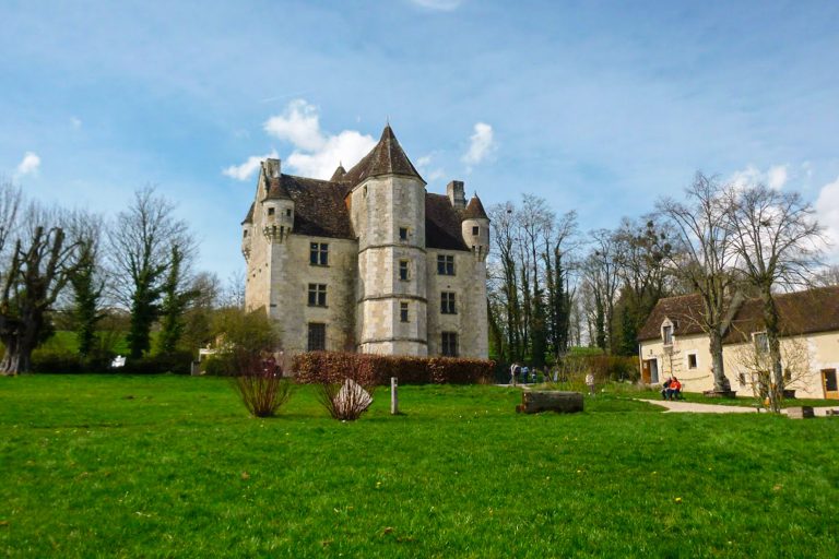 La Petite Gaulardiere: LES ENVIRONS, Manoir de Courboyer